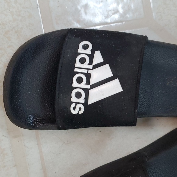 Adidas slides black white size 2 - Picture 4 of 7